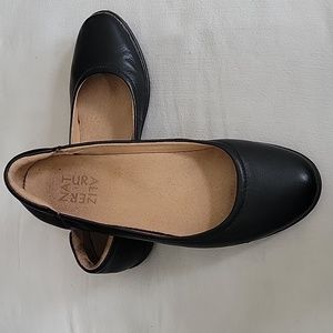 Naturalizer leather flats, women's size 6